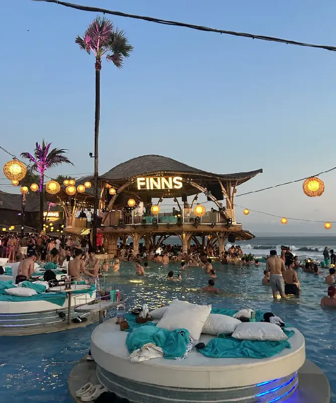 Photo Finns Beach Club by sara swami