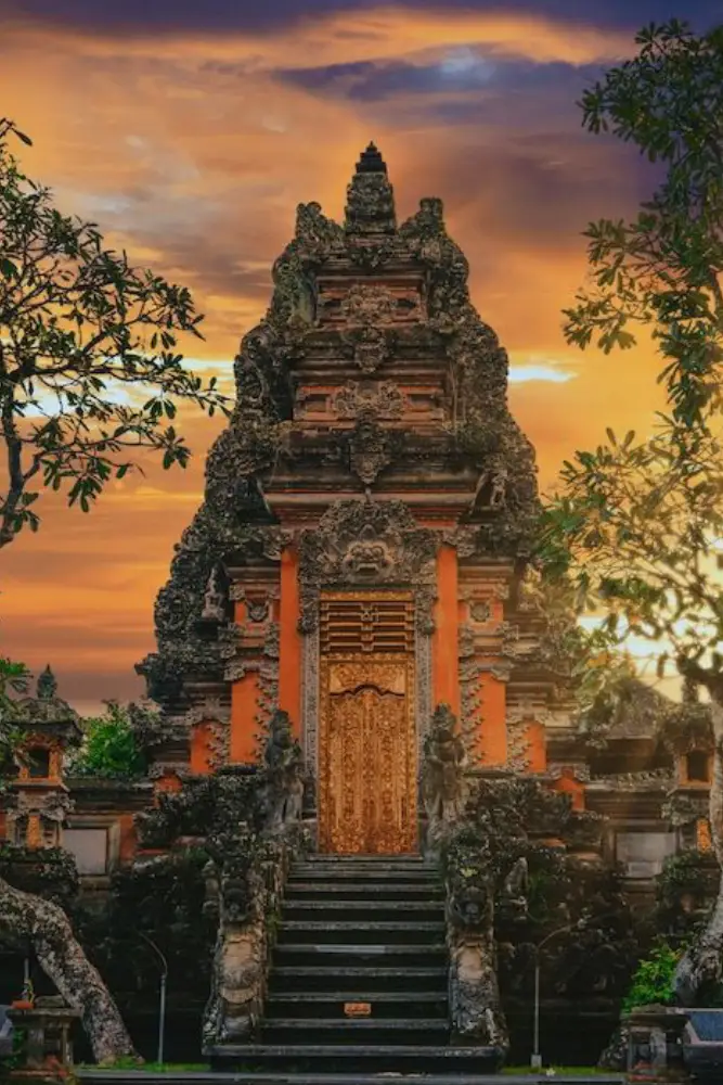 Photo Taman Saraswati Temple by affordableworld