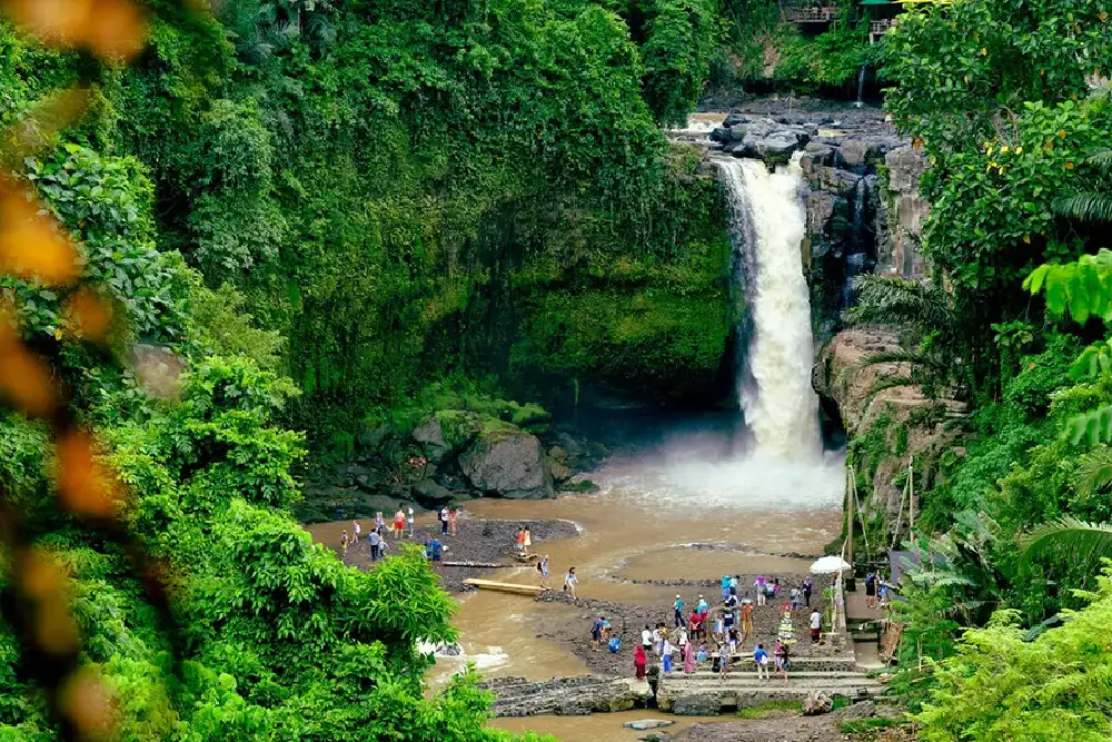 Tegenungan Waterfall by Contributor corleve