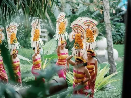 Photo Balinese by WeddingMarket - Common Balinese Words