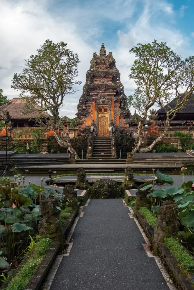 Photo Taman Saraswati Temple by R.M. Nunes